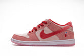 NIKE SB DUNK LOW " STRANGELOVE "