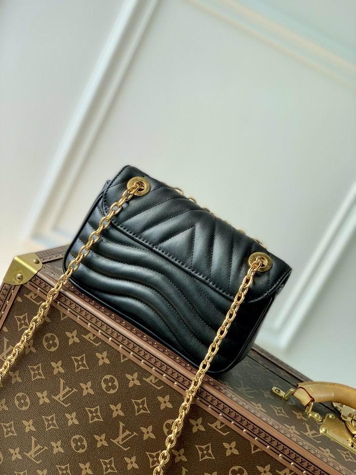 LOUIS VUITTON NEW WAVE CHAIN BAG