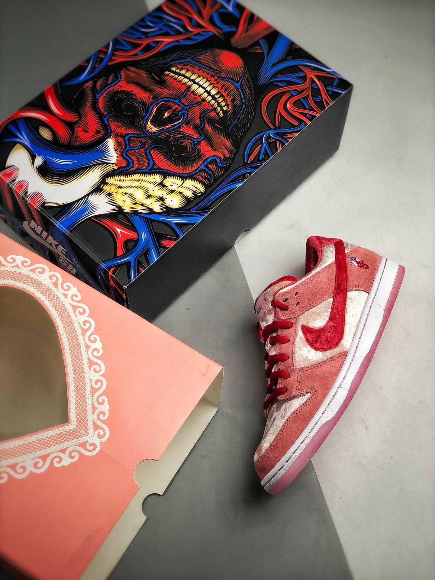 NIKE SB DUNK LOW " STRANGELOVE "