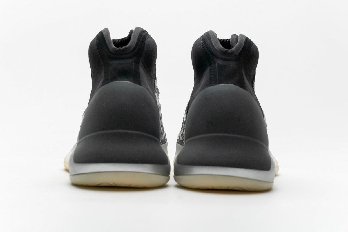 YEEZY QNTM