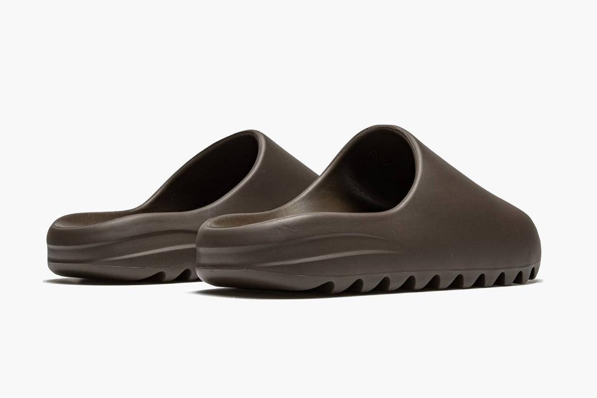 YEEZY SLIDE " SOOT "